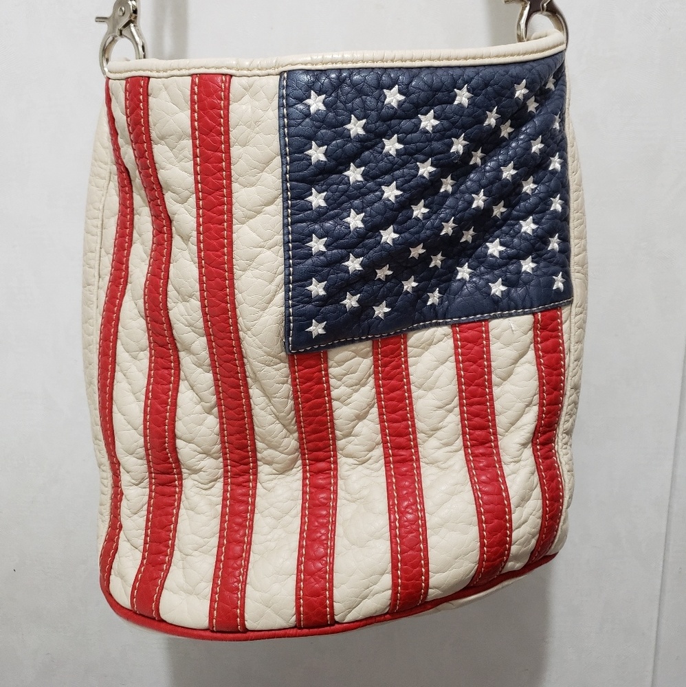 Concealed Carry Bucket Purse - Picture 1 of 6